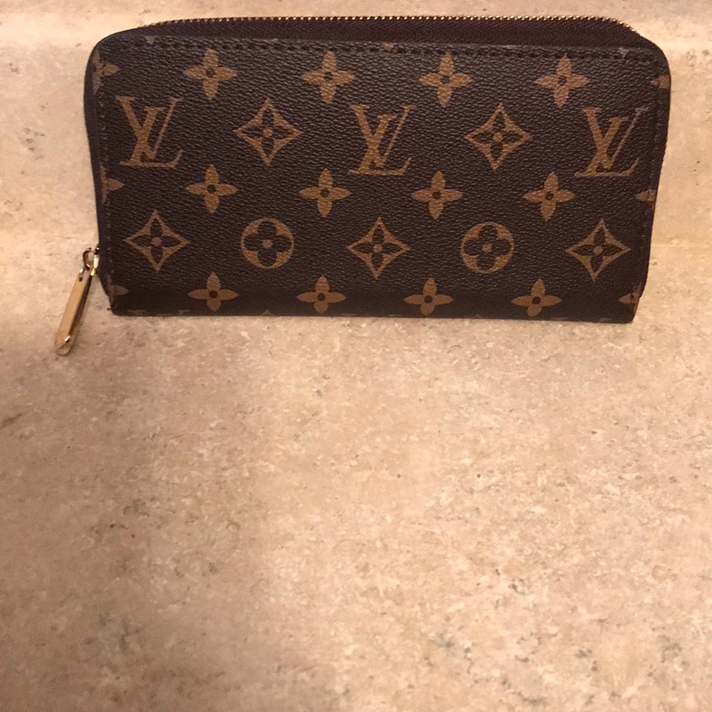 2 wallets